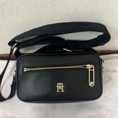 新品　トミーヒルフィガー　ショルダーバッグ　ブラック