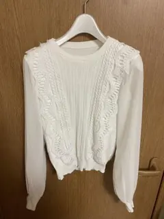 ホワイト フリル付き長袖ブラウス