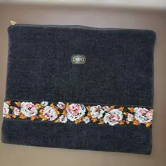 極美品　FEILER 花柄刺繍クラッチポーチ Ａ4サイズ