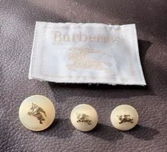 Burberrys ホワイト　騎馬ロゴ ボタン3個セット　070