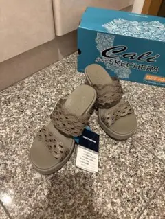 完売レア　スケッチャーズ　ラインストーンキラキラサンダル