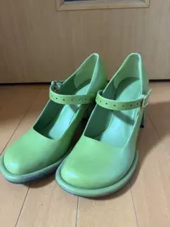 CHARLES&KEITHのサムネイル