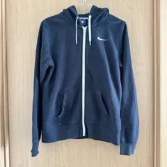 ベージュ パーカー