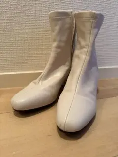 ショートブーツ ホワイト