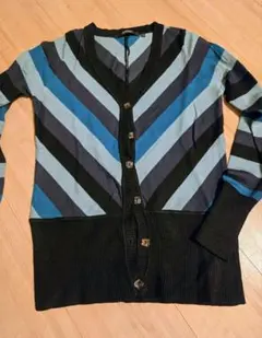 新品·未使用 V字ストライプ ニットカーディガン