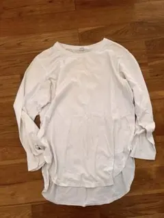 白長袖tシャツ