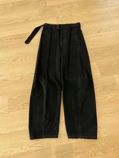 LEMAIRE ベルト付き デニムパンツ ブラック Sのサムネイル