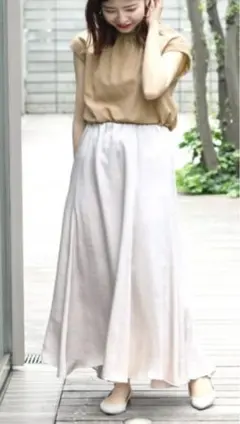 未使用美品　べイクルーズ　ベーセーストック　サテンロングスカート