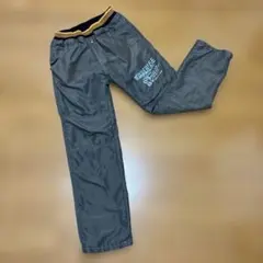 140サイズ　グレー ロゴ入り ロングパンツ　裏起毛