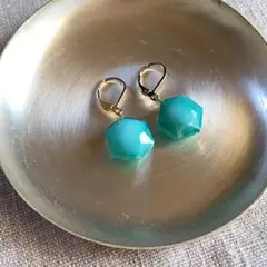 088 一粒ビジュー　六角形　ターコイズブルー　ピアス　イヤリング(※送料込)