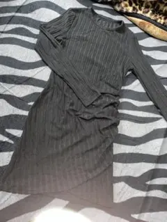 【未使用】SHEIN タイトワンピース 膝丈　長袖 黒　Uネック