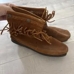MINNETONKA ミネトンカ フリンジブーツのサムネイル