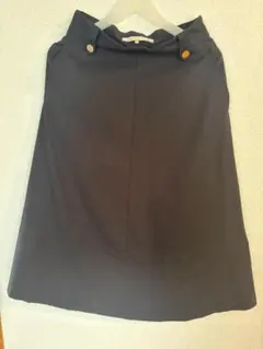 美品　自由区 スカート 38 黒 ミモレ丈 金ボタン 麻混 上質のサムネイル
