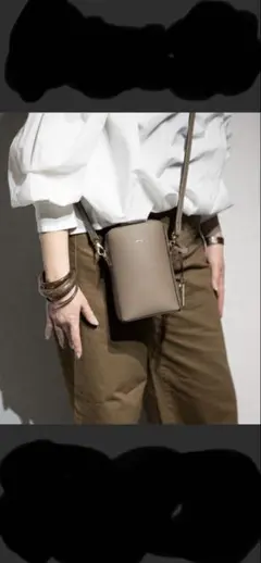 【Ungrid/アングリッド】キーリングチャーム付き　縦長ミニポシェット