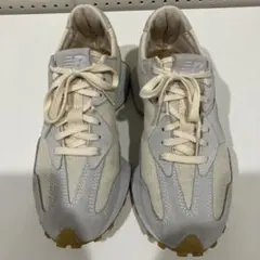 一度履いたのみ美品。New Balance スニーカー 327 グレー/ベージュ
