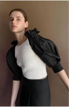 新品ZARAニットシャツサイズS