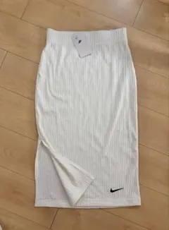 NIKE 新品タグ付き リブ スカート ホワイト Sサイズのサムネイル