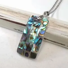 【海のオパール】虹色に煌めくニュージーランドアヴァロンシェルの長方形ネックレス①