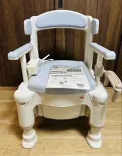 安寿　ポータブルトイレ 暖房便座　快適脱臭　アームレスト付き　アロン化成