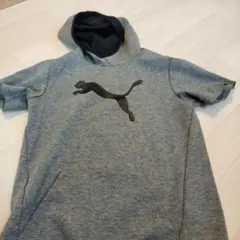 PUMA フード付きグレーTシャツ