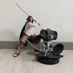 ワンピース シャンクス フィギュア 2個セットのサムネイル