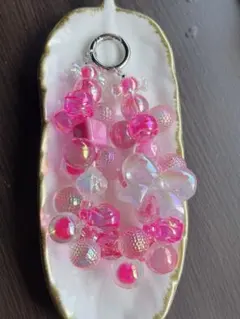 新作⭐️ストラップ⭐️キーホルダー⭐️アクリルビーズ⭐️ピンク⭐️ハンドメイド⭐️