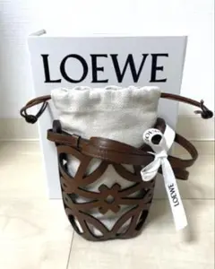 美品 LOEWE ロエベ アナグラム カットアウト レザー ショルダーバッグ
