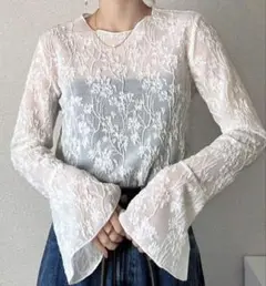 花柄刺繍 フレア袖レーストップス