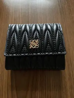 黒いキルティング三つ折り財布