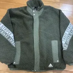 adidas アディダス のシェルパ ジャケット フォーカスオリーブ