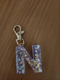 イニシャルN レジンチャーム•キーホルダー - メルカリ