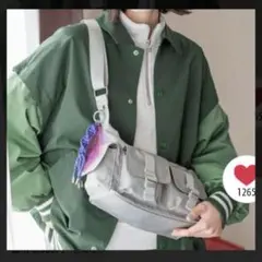 新品タグ付き　ニコアンド　オリジナルチャーム付きマルチポケットショルダーバッグ