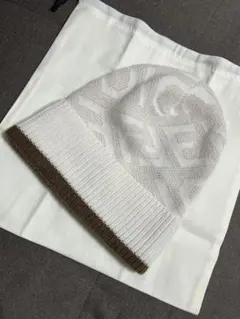 【新品未使用】FENDI ロゴ入りニット帽 ホワイト・ブラウン