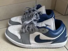 NIKE エアジョーダン1ロー　ソールすり減りほぼ無し！のサムネイル