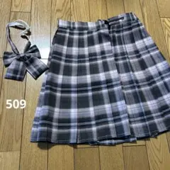 チェック柄プリーツミニスカートと リボン