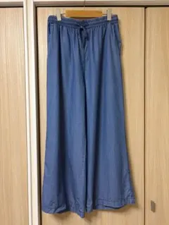 ワイドパンツ 薄手のジーンズ生地 ツルツル