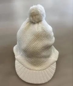 adidas ポンポン付きニットキャップ ホワイト