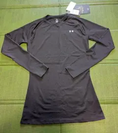 2 新品　UAヒートギア コンプレッション クルー シャツWOMEN　L