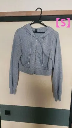 SHEINグレーのクロップドフードパーカー 丈短め【S】