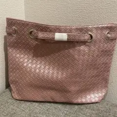 【新品】ピンク編み込みレザー風バッグ