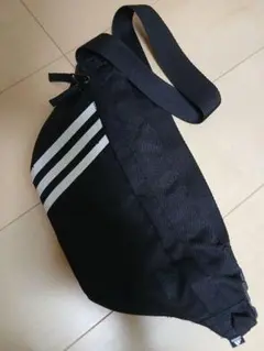 adidas ショルダーバッグ ブラック 3ストライプ