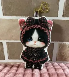 ハンドメイド　ハチワレ猫ちゃんBKマスコットチャーム　1点のみ