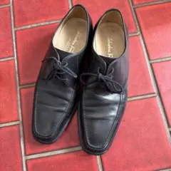 Ferragamo ブラックレザー レースアップシューズ