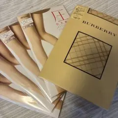 BURBERRY グロスチェック ストッキング とアツギ着圧ストッキング