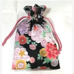 244】ハンドメイド★マチ無しフリル巾着袋★ブラック和花柄