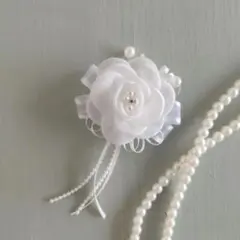 シアーなホワイトフラワー　子ども　キッズ　コサージュ　ブローチ　入学式　入園式