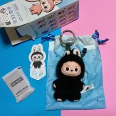 POPMART　ラブブ　PIN FOR LOVE イニシャル　Ｒ　黒