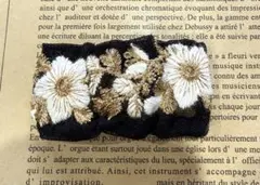 インド刺繍リボン　パッチンピン　黒・白・ゴールド