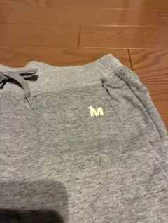 coen グレー スウェットパンツ Mロゴ付き