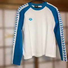 美品　アリーナ長袖シャツ　Sサイズ